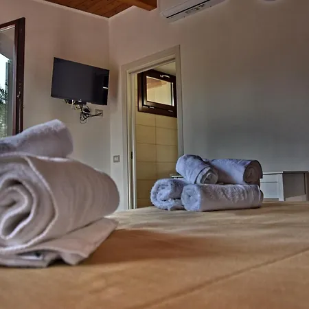 La Dimora Di Campagna B&B 첼로레